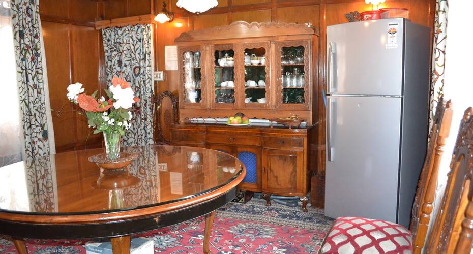 Saleem Houseboat, Srinagar 4